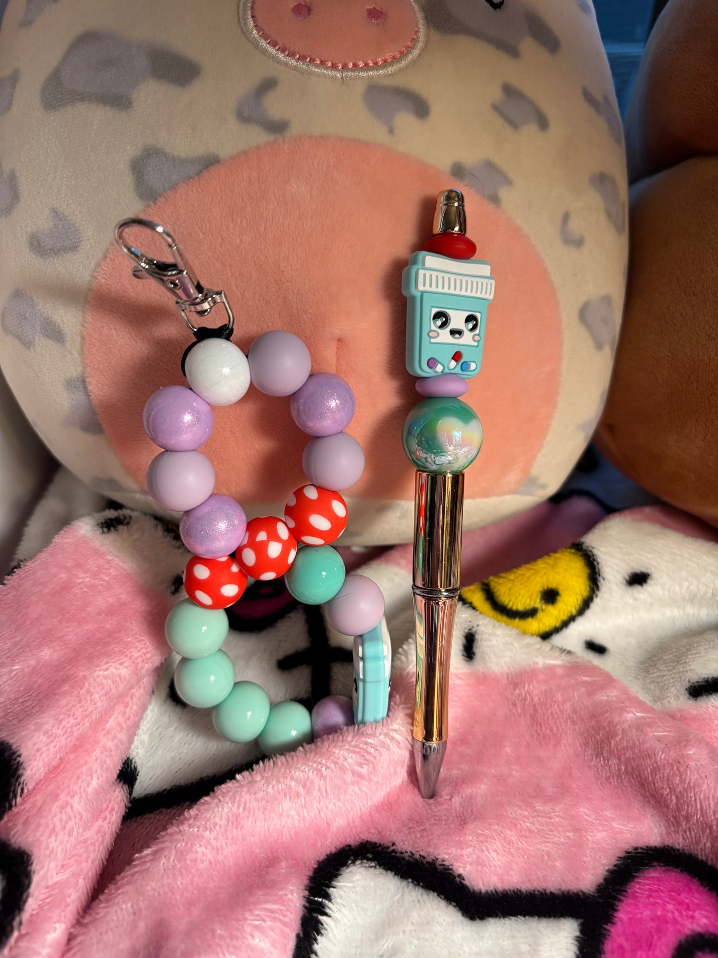 Infinity keychain and pen set.