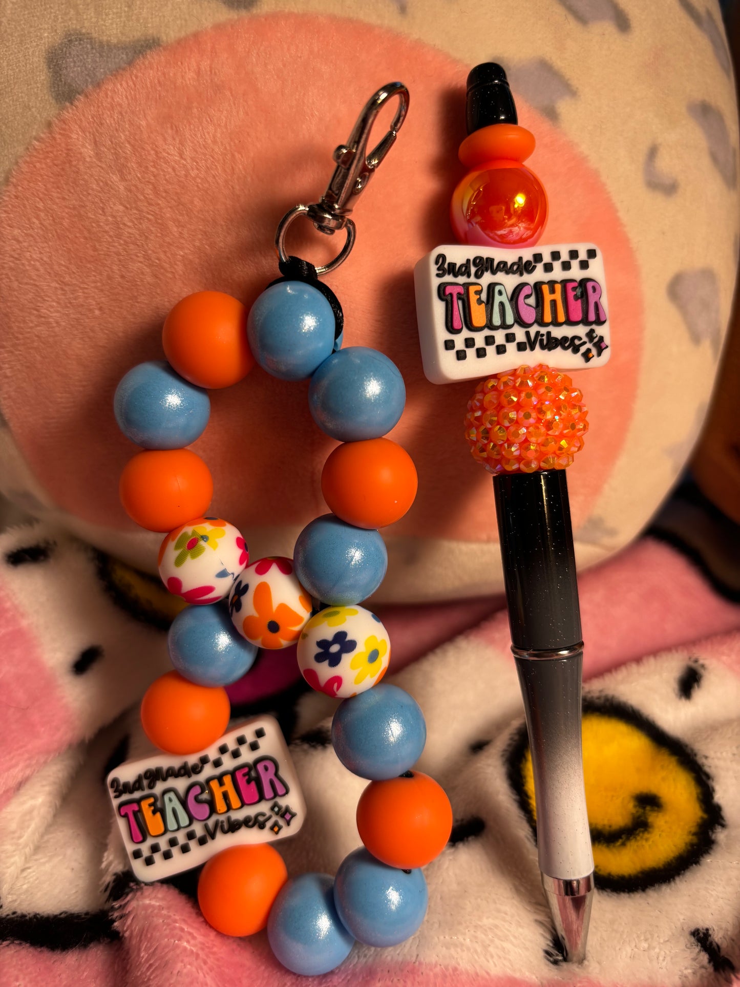 Infinity keychain and pen set.