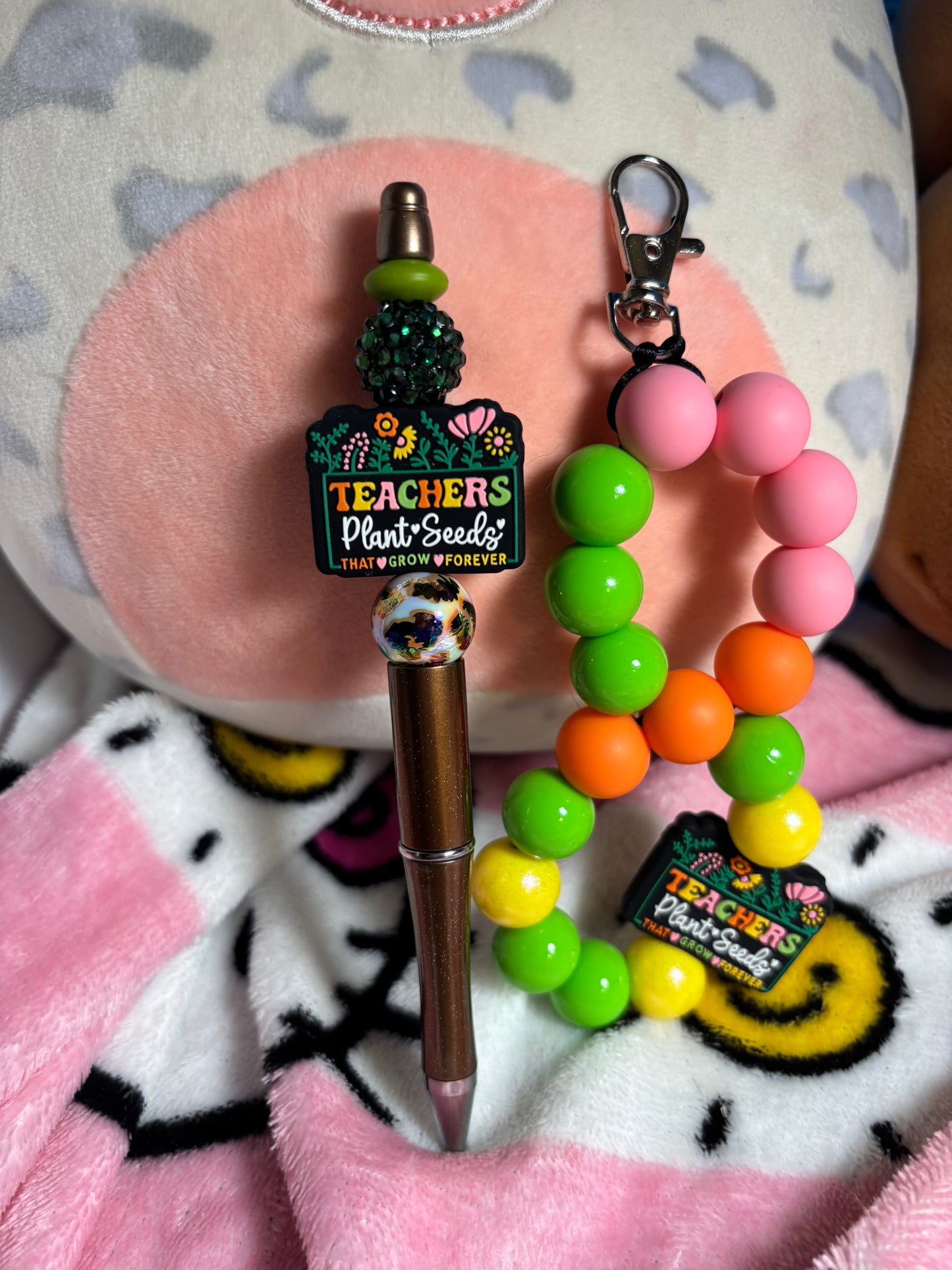 Infinity keychain and pen set.